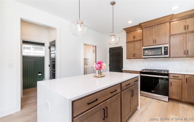 719 E Chestnut Street, Jeffersonville, IN 47130