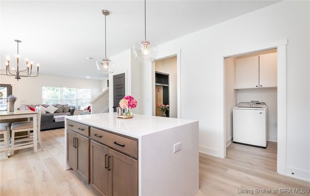 719 E Chestnut Street, Jeffersonville, IN 47130