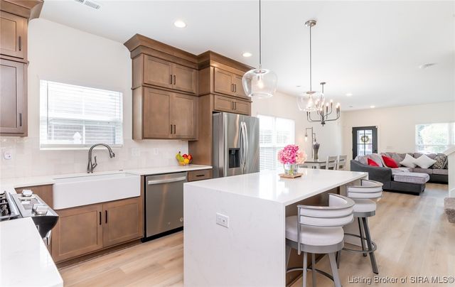 719 E Chestnut Street, Jeffersonville, IN 47130