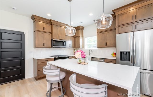 719 E Chestnut Street, Jeffersonville, IN 47130