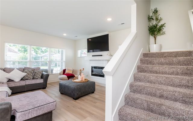 719 E Chestnut Street, Jeffersonville, IN 47130