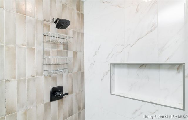 719 E Chestnut Street, Jeffersonville, IN 47130