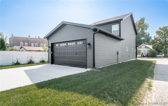 719 E Chestnut Street, Jeffersonville, IN 47130