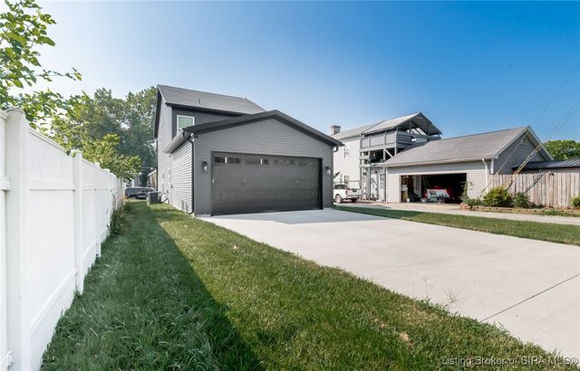 719 E Chestnut Street, Jeffersonville, IN 47130