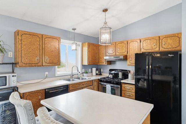 1917 Heritage Drive, Shakopee, MN 55379