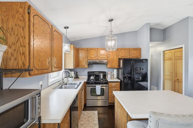 1917 Heritage Drive, Shakopee, MN 55379