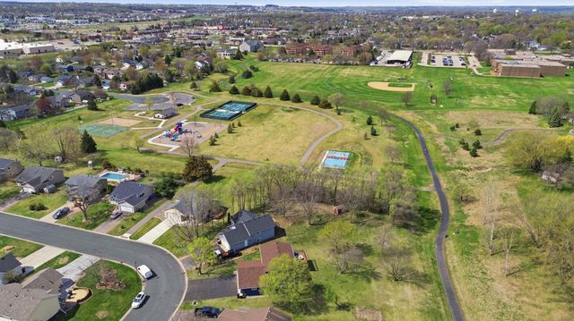 1917 Heritage Drive, Shakopee, MN 55379