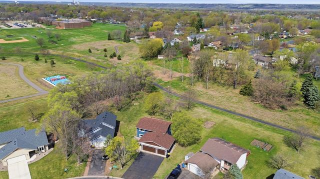 1917 Heritage Drive, Shakopee, MN 55379