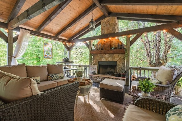 270 Stone Lane, Blue Ridge, GA 30513