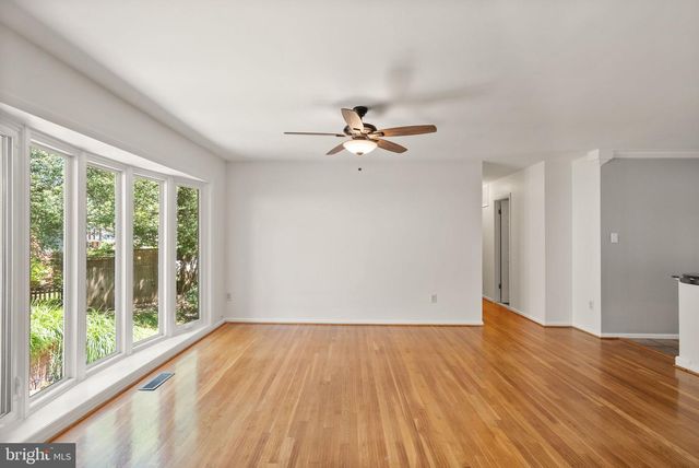 3231 FAIR WOODS PKWY, Fairfax, VA 22030
