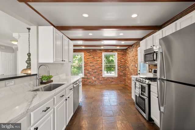 3231 FAIR WOODS PKWY, Fairfax, VA 22030