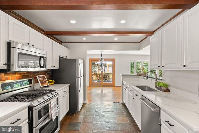 3231 FAIR WOODS PKWY, Fairfax, VA 22030