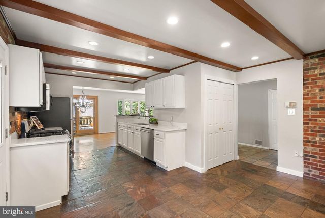 3231 FAIR WOODS PKWY, Fairfax, VA 22030