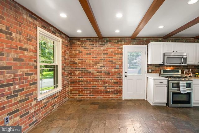 3231 FAIR WOODS PKWY, Fairfax, VA 22030