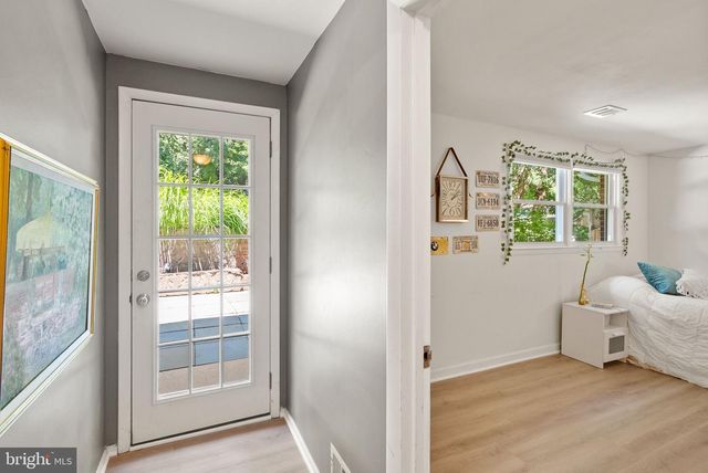 3231 FAIR WOODS PKWY, Fairfax, VA 22030