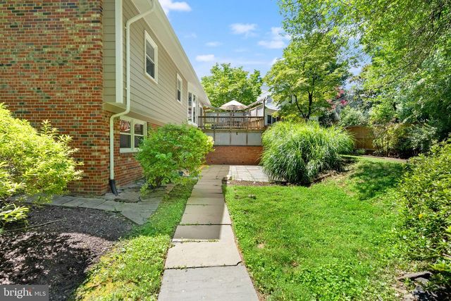 3231 FAIR WOODS PKWY, Fairfax, VA 22030