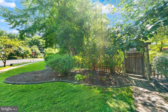 3231 FAIR WOODS PKWY, Fairfax, VA 22030