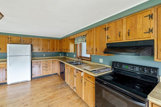 560 River Road, Berkshire, VT 05457