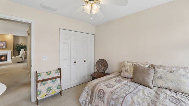 628 King Court 628, East Dundee, IL 60118