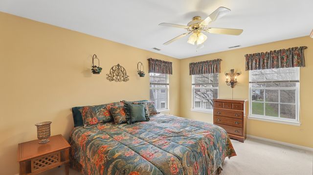 628 King Court 628, East Dundee, IL 60118