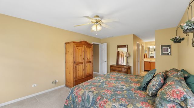 628 King Court 628, East Dundee, IL 60118