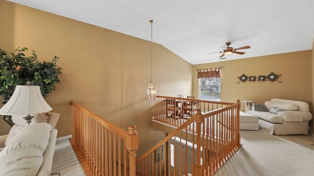 628 King Court 628, East Dundee, IL 60118