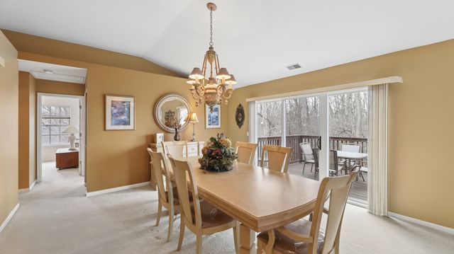 628 King Court 628, East Dundee, IL 60118