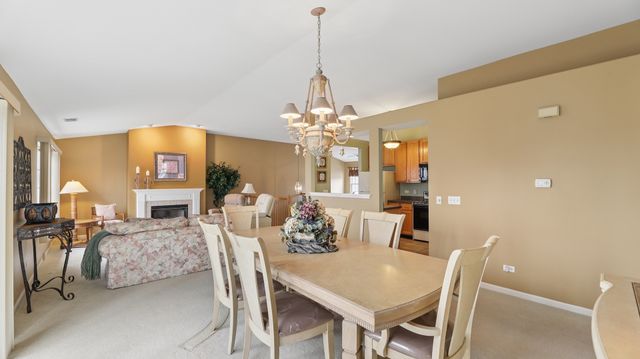 628 King Court 628, East Dundee, IL 60118