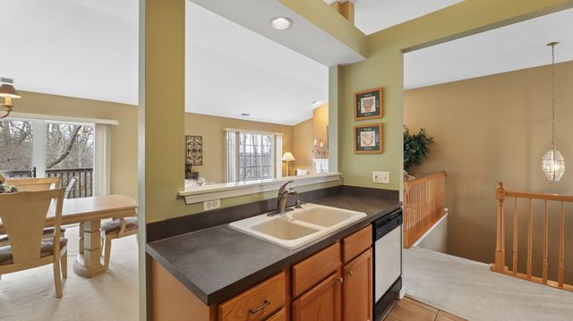 628 King Court 628, East Dundee, IL 60118