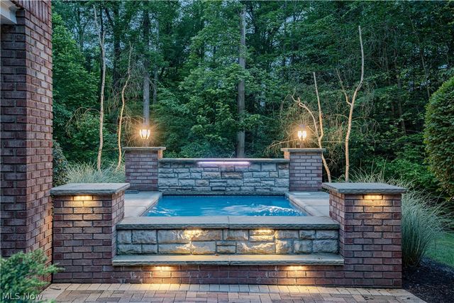 2140 County Line Road, Gates Mills, OH 44040