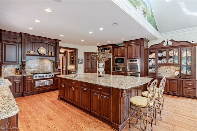 2140 County Line Road, Gates Mills, OH 44040