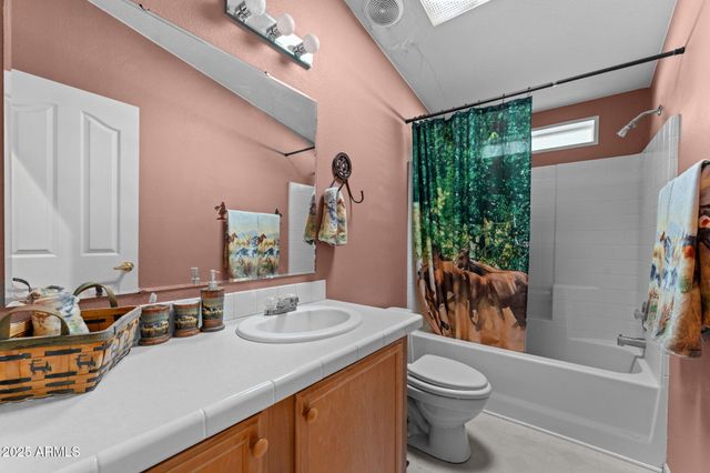 25124 W SADDLE MOUNTAIN Road, Morristown, AZ 85342