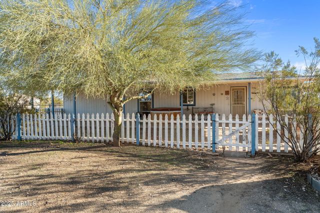 25124 W SADDLE MOUNTAIN Road, Morristown, AZ 85342