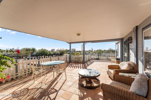 25124 W SADDLE MOUNTAIN Road, Morristown, AZ 85342