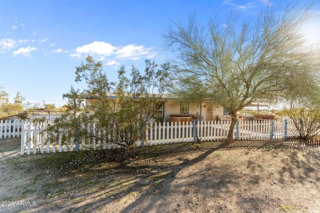 25124 W SADDLE MOUNTAIN Road, Morristown, AZ 85342