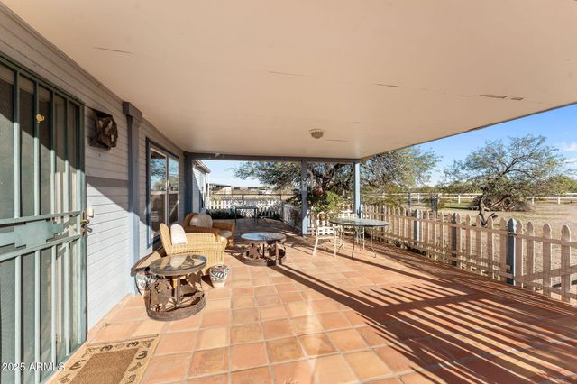 25124 W SADDLE MOUNTAIN Road, Morristown, AZ 85342