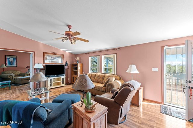 25124 W SADDLE MOUNTAIN Road, Morristown, AZ 85342