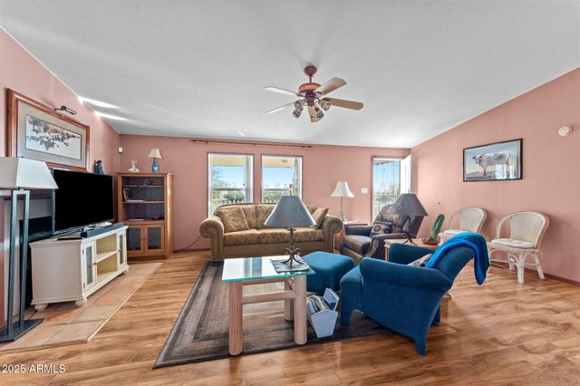 25124 W SADDLE MOUNTAIN Road, Morristown, AZ 85342