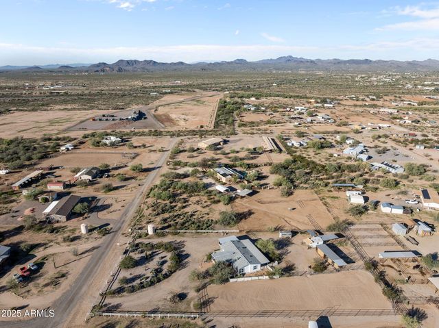 25124 W SADDLE MOUNTAIN Road, Morristown, AZ 85342