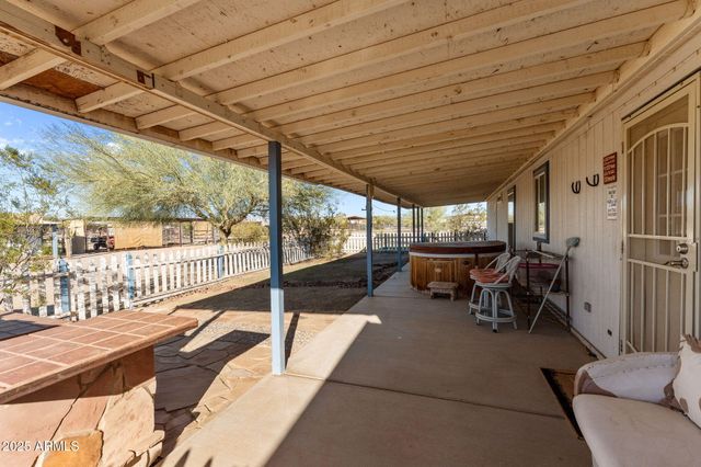 25124 W SADDLE MOUNTAIN Road, Morristown, AZ 85342