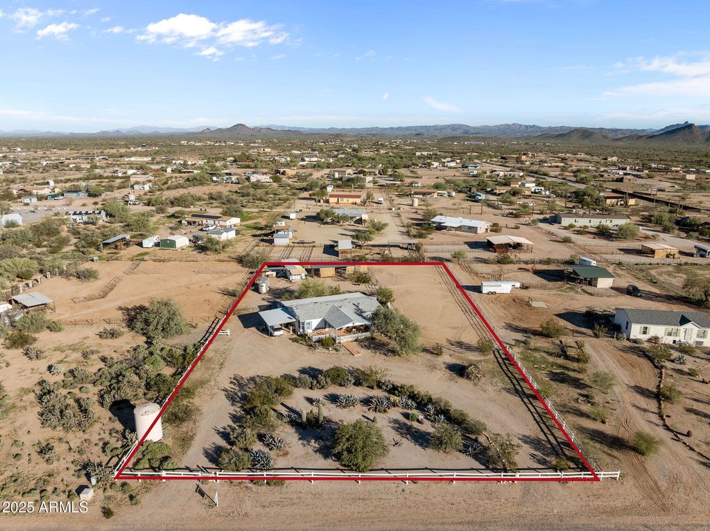 25124 W SADDLE MOUNTAIN Road, Morristown, AZ 85342