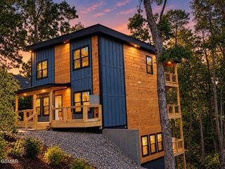 615 Country Oaks Drive, Pigeon Forge, TN 37863
