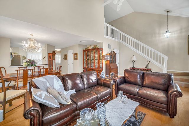 357 Arquilla Court, Bloomingdale, IL 60108