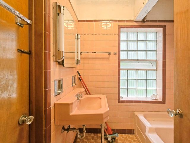 2201 N Harlem Avenue, Chicago, IL 60707