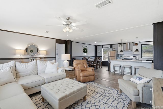 1611 FULLER DR, Canyon Lake, TX 78133