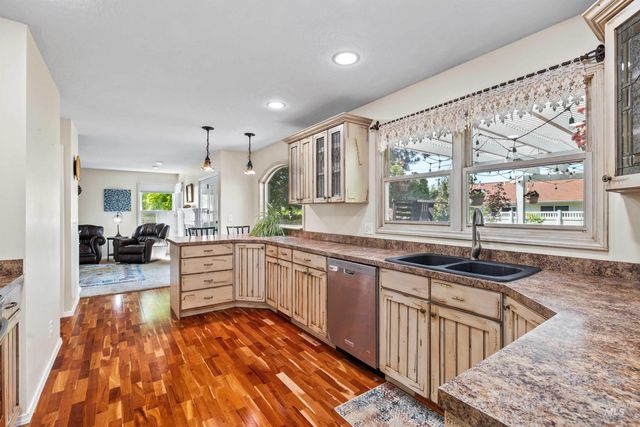 2055 Hillcrest Dr., Twin Falls, ID 83301