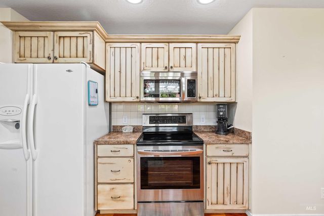 2055 Hillcrest Dr., Twin Falls, ID 83301