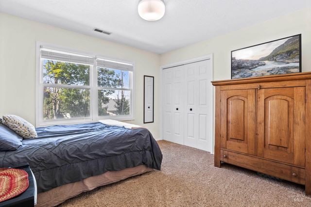 2055 Hillcrest Dr., Twin Falls, ID 83301