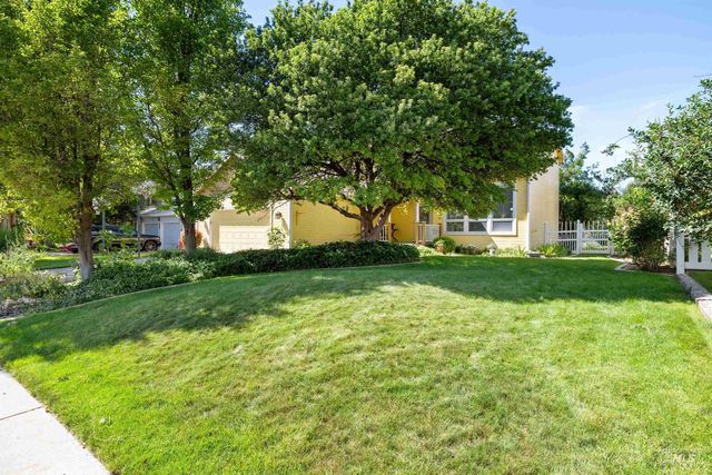 2055 Hillcrest Dr., Twin Falls, ID 83301