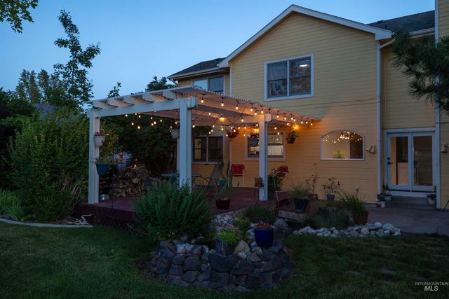 2055 Hillcrest Dr., Twin Falls, ID 83301